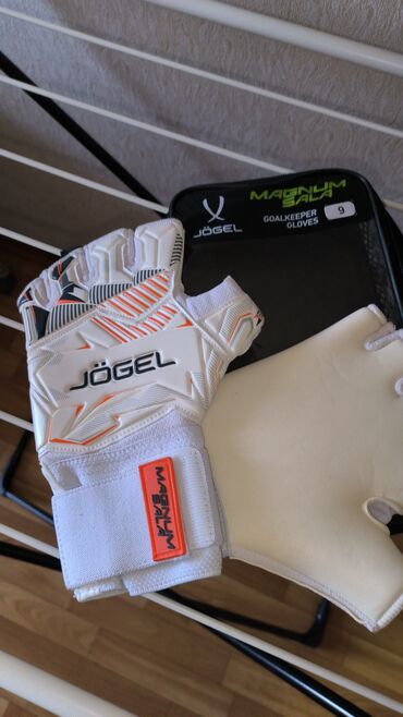 перчатки для спорта: Jögel Magnum Sala - Профессиональные вратарские перчатки без пальцев