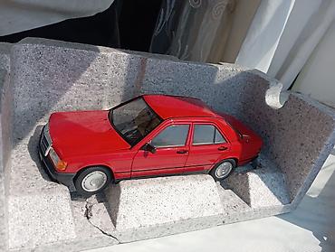 karate elceyi: Norev firmasına aid olan 1980 model Mersedes 190 modeli .Model tam — 1