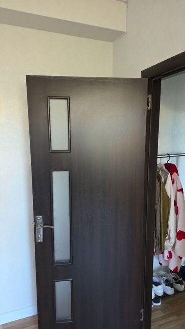 taxta ikinci el: 3 qapı işlənmiş biri olçüsü 200:70 ikisi 200:80