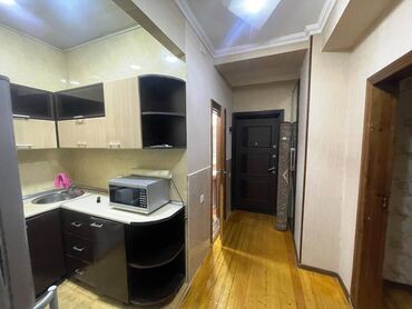 Uzunmüddətli kirayə mənzillər: Xətai rayonu Xətai metrosunun 1 addımlığı məsafəsində yerləşən, 16 — 7