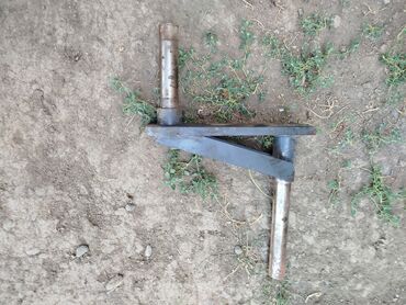 Pəncərələr: Metaldan hazırlanmış mexaniki qol-bucaq düyünü - Material: qalın