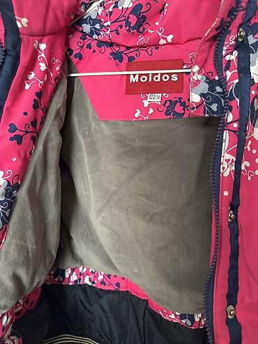 Верхняя одежда: Срочно продается куртка Детская зимняя куртка Moldos, рост 122 см. - — 3