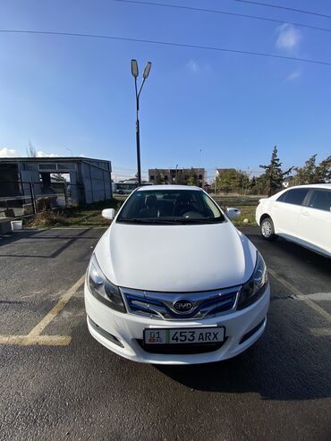 сломанные машины: BYD : 2019 г., 2.5 л, Автомат, Электромобиль, Седан