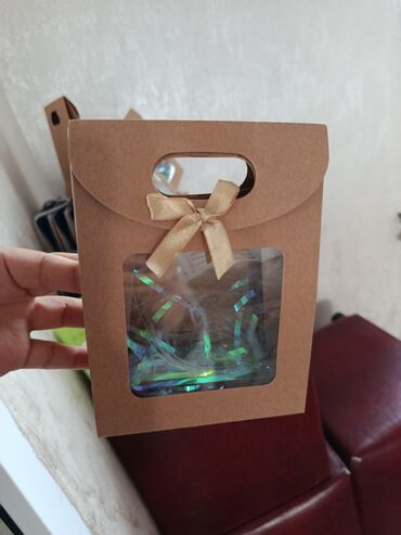 Подарочные упаковки: Подарочные упаковки - Бумажный пакет с ручками: плотный картон at lalafo.kg — 14 Подарочные упаковки: Подарочные упаковки - Бумажный пакет с ручками: плотный картон — 14