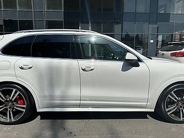 Porsche: Ağ rəngdə olan Porsche Cayenne avtomobili. Qabaq tərəfində duman -da lalafo.az — 6 Porsche: Ağ rəngdə olan Porsche Cayenne avtomobili. Qabaq tərəfində duman — 6