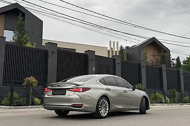 Lexus: Lexus ES: 2019 г., 2.5 л, Гибрид — 2