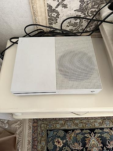 game xbox: Игровая консоль Microsoft Xbox One S (белая) с дисководом — 2