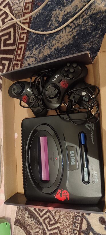 sega mega drive: Игровая приставка Sega Mega Drive 2 в комплекте с двумя 16-битными