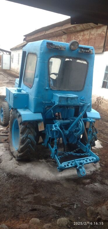 набор ключей фото: Продаётся малогабаритный колесный трактор синего цвета с закрытой