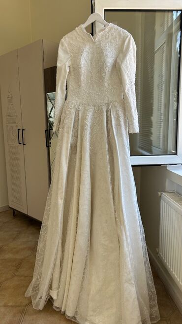 Ziyafət donları: Yaxşı vəziyyətdə, səliqəli şəkildə saxlanılmış gəlinlik, nişan — 13