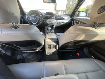 BMW: BMW 3 Seriyası sedan – M paketli görünüş, qara eksteryer və dəri — 3