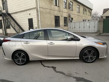Toyota: Toyota Prius: 2018 г., 1.8 л, Гибрид — 6