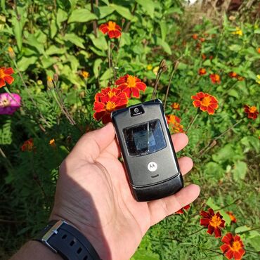 duyu bişirən: Motorola Razr V Mt887, < 2 GB Memory Capacity, rəng - Qara, Düyməli