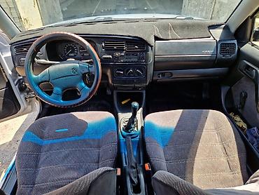 Транспорт: Volkswagen Vento: 1996 г., 2 л, Механика, Бензин, Седан — 5