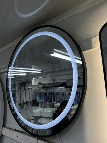 зеркала в ванную комнату: Круглое зеркало с LED‑подсветкой - Диаметр: ориентировочно 60–80 см