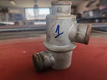 komora za pumpicu: Termostat tecnosti Lada 7 Riva,21213,21214 Niva. Polovno, ocuvano — 8