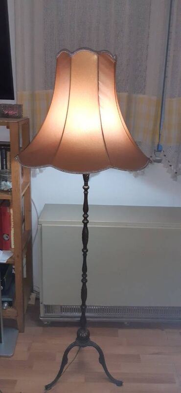 Lighting & Fittings: Floor lamp