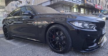 BMW: Qara rəngli BMW 4 Series Gran Coupe. M yazılıbsportivni kapot xor