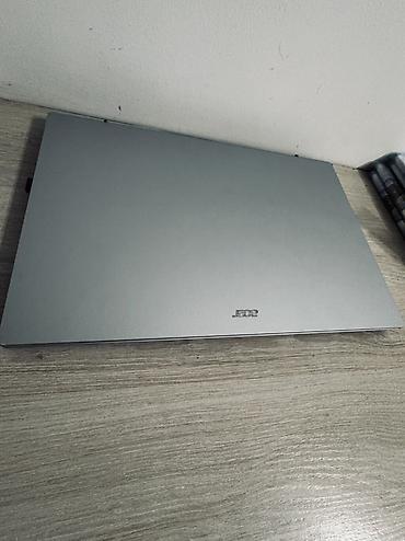 Acer ноутбук, серебристый - Клавиатура полноразмерная с цифровым