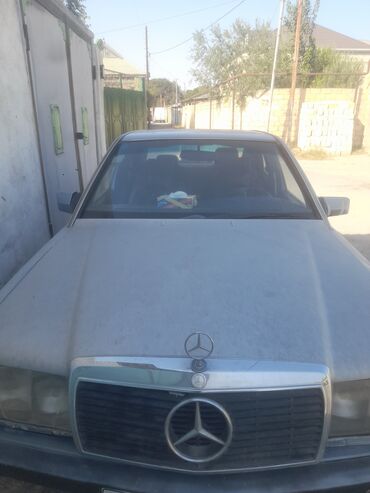сапог мерс грузовой: 190 (W201) seriyalı Mercedes-Benz avtomobili, dördqapılı sedan