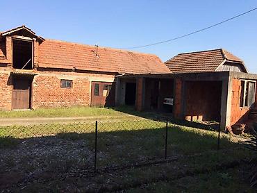 prodaja kuca valjevo: Porodična kuća 1/1 u Starom selu, na glavnom putu. Stambena površina — 9