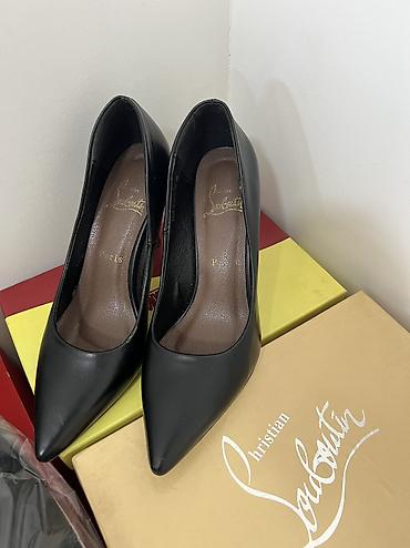 таман: Туфли, 38, Christian Louboutin, Б/у, цвет - Черный, Самовывоз — 1