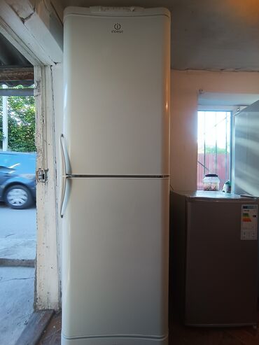 халадилник маразилник: Холодильник Indesit, Б/у, Двухкамерный, De frost (капельный), 60 * 185 * 350