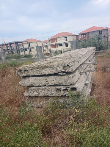 dekorativ divar daslari qiymeti: 10 ədəd Panel satılır. uzunu 6.26 eni 1.50 dir. 1 ededi 70 man