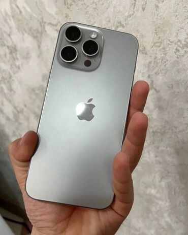прадаю айфон: IPhone 15 Pro, Б/у, 128 ГБ, Natural Titanium, Зарядное устройство, Защитное стекло, Чехол, 89 %