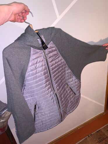 джинсовая куртка бишкек: Абсолютна новая весенняя женская куртка размер 54-56. Сидит