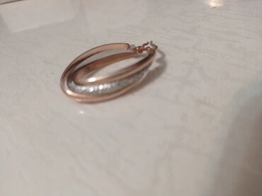 серьги из золота 375 пробы: ПОТЕРЯЛА ОДНУ СЕРЬГУ! НАШЕДШЕГО ПРОШУ ОТДАТЬ ЗА ВОЗНАГРАЖДЕНИЕ. -