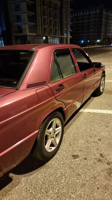 Mercedes-Benz: Mercedes-Benz 190: 2 l | 1993 il Sedan — 2