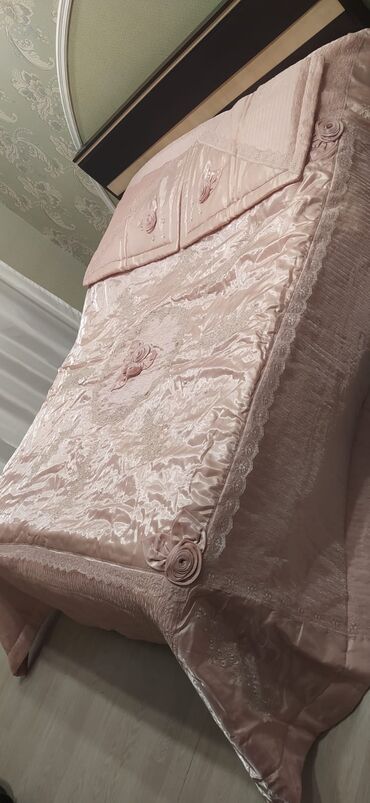 Örtüklər: 🛏️ Kravat üstdüyü (Pakrival dəsti) – 270x270 sm 💖 Təsvir: Zərif