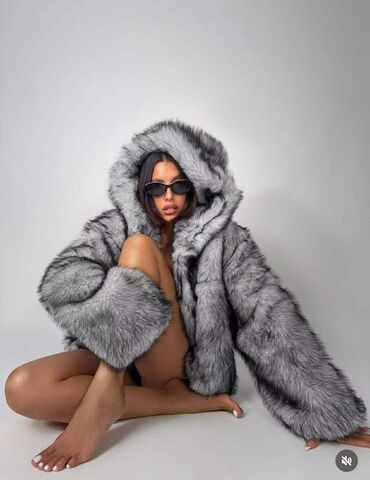 Krzneni kaputi: Luksuzna ženska jakna od veštačkog krzna sa kapuljačom - Oversize — 1