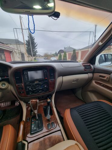 Toyota: Toyota Land Cruiser 2002 – baxımlı, əziyyət görməyib. Ağ rəngdədir — 12