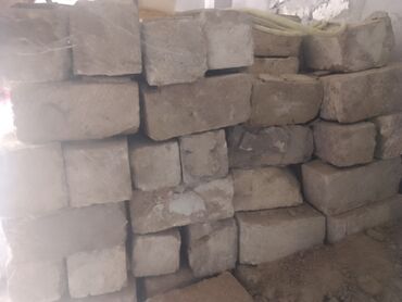 Mitsubishi: Təbii daş/çilə kərpiclər dəsti - Material: təbii daş (qumdaşı tipli)