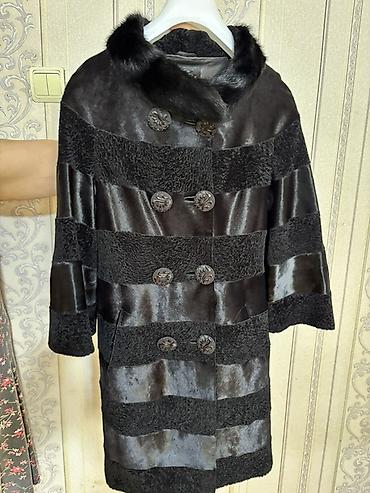Paltolar: VESUTTI Exclusive qadın üst geyimi - Model: qara rəngli, qısa-orta — 1