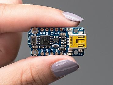 termi: Adafruit Trinket 5V ATtiny85 mikrokontrolleri üzərində qurulmuş — 4