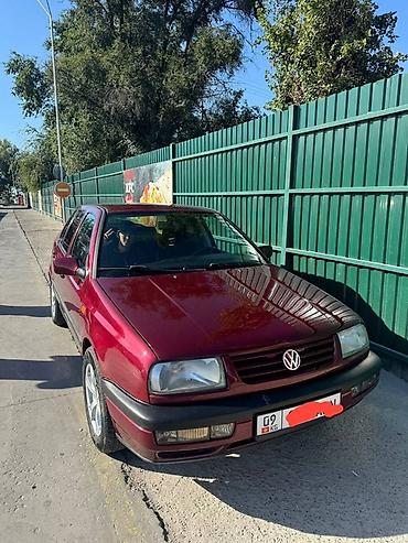 Volkswagen Vento: 1993 г., 2 л, Механика, Бензин, Седан at lalafo.kg Volkswagen Vento: 1993 г., 2 л, Механика, Бензин, Седан