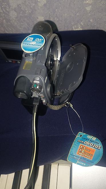 детские камеры: Видеокамера Sony Handycam DCR‑DVD205E (система PAL) Особенности: - — 5