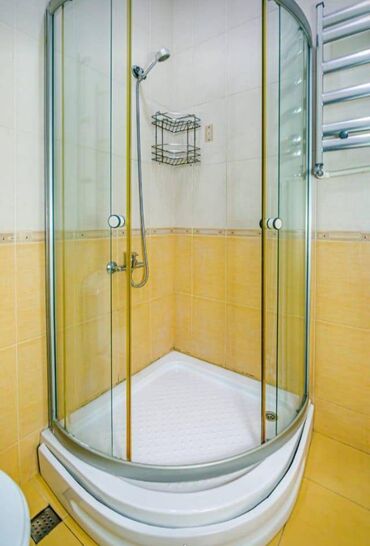 Uzunmüddətli kirayə mənzillər: 📍 Улица Зарифа Алиева, рядом с метро Сахил, 10 минут пешком до центра — 17