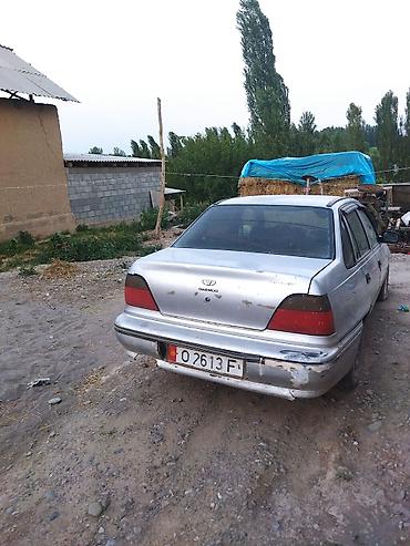 эшик б у: Daewoo Nexia: 1996 г., 1.5 л, Кол менен иштөөчү, Бензин, Седан — 3