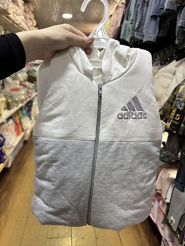 коробка адисей: Детский спортивный комплект adidas (для малышей) Состав набора: - — 1