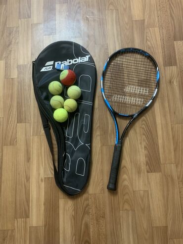 тенисные ракетки: Теннисная ракетка babolat. Б/у. В хорошем состоянии. 2500 сом. Легкая