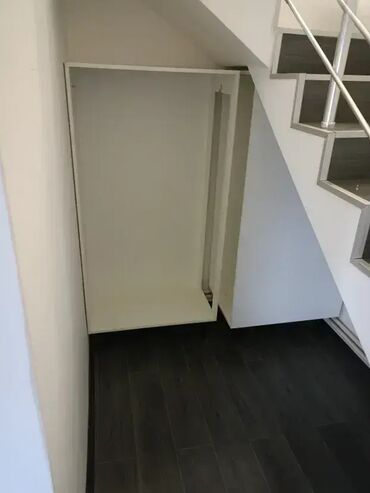 Ormari: Ormar ispod Stepeništa 📦 Materijal: Univer debljine 18 mm u belom — 3