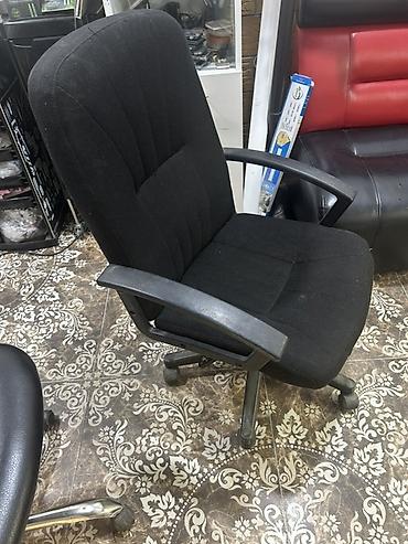 Офисные стулья: Qara ofis kreslosu - Material: parça üzlüklü yumşaq oturacaq və bel — 1