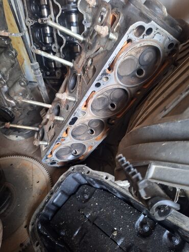 Другие детали для мотора: Автозапчасти с разборки Ассортимент на фото: - Амортизаторные стойки — 3