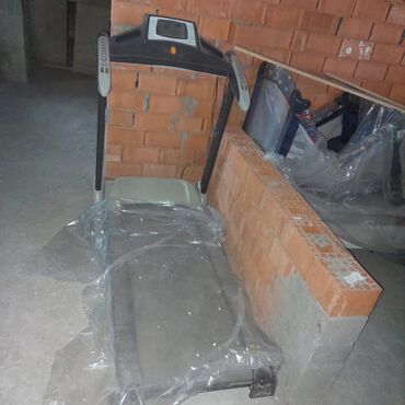 qaçış trinajoru: #3030#Qacish aparatı bütün funksiyaları ishlek ela veziyyetde satıliŕ