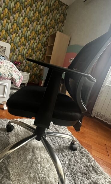 Stullar: Qonaq otağı üçün, Qatlanmayan, rəng - Qara Stul