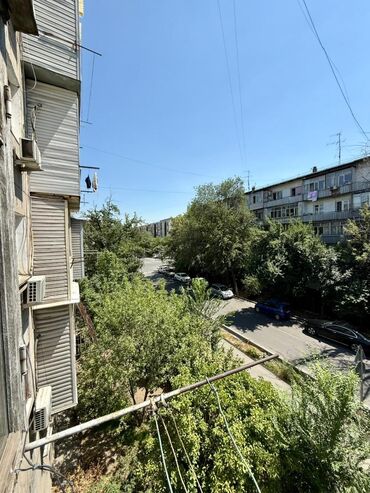 сдаю квартиру старый толчок: 1 комната, 33 м², Индивидуалка, 3 этаж, Старый ремонт